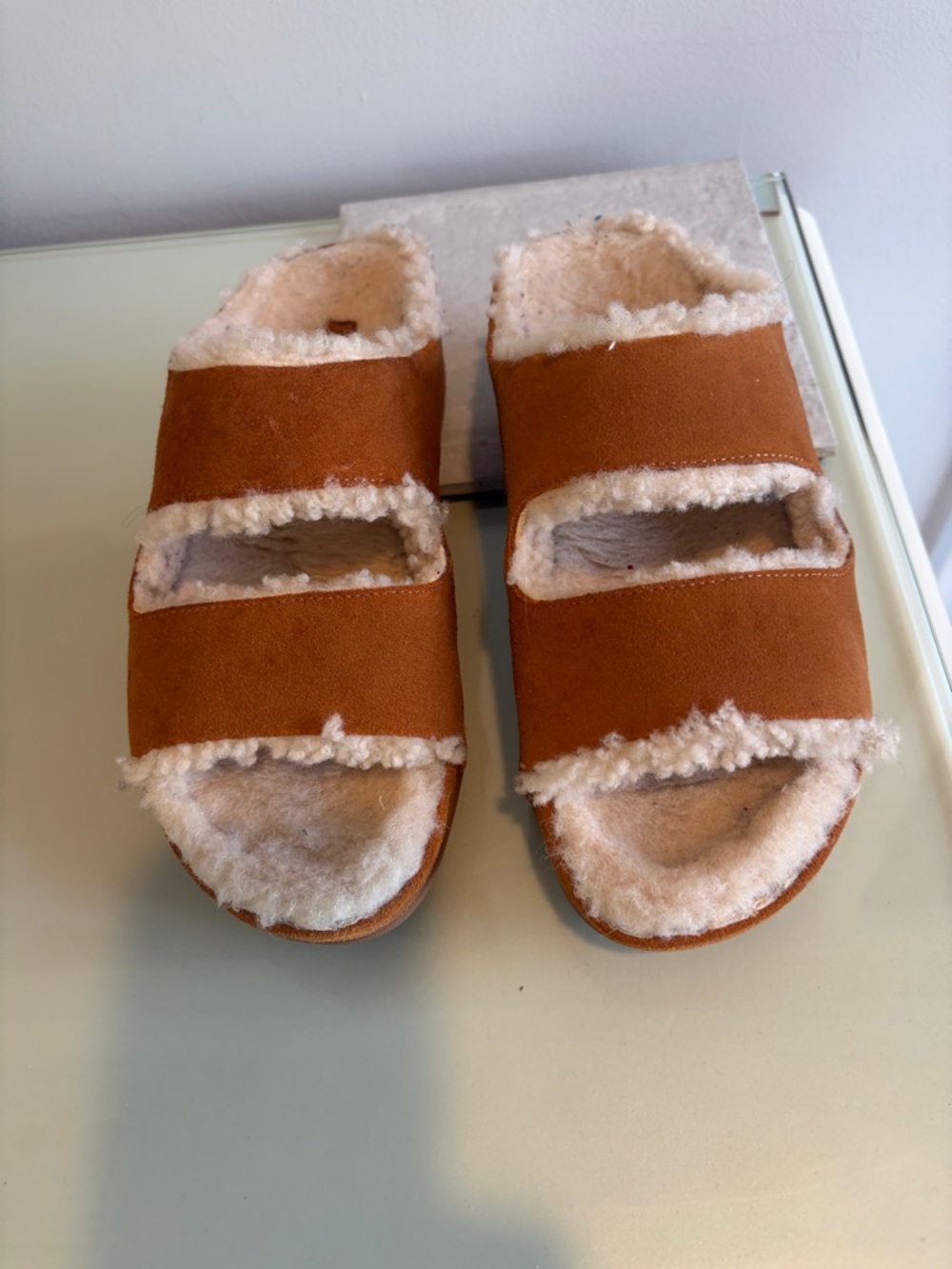 FitFlop Shuv Two-Bar Shearling-Lined Suede Slippers size 8.